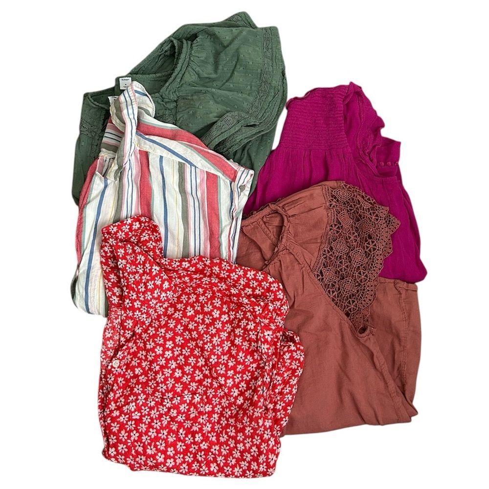 Old Navy Bundle of Short Sleeve Tops Green, Pink, Red, and Striped Size Medium
